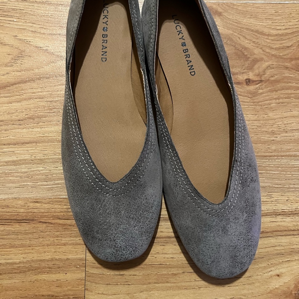 NWOT lucky brand flats